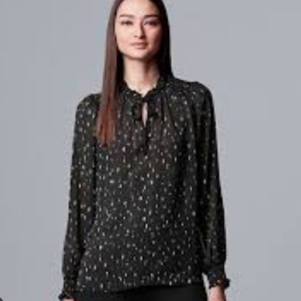 Simply Vera Vera Wang Black Ls Blouse with Subtle Pattern. Ruching On Sleeve Lar